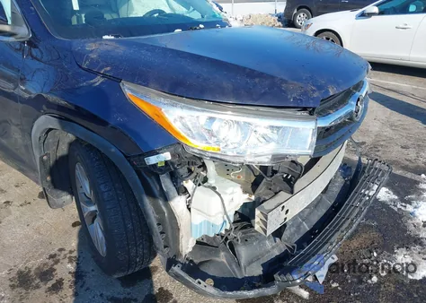 2016 Toyota Highlander Le Plus V6 z USA, uszkodzony, nr VIN 5TDBKRFH1GS227984